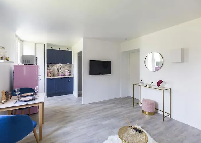 Le Glamour *studio *parking Prive* *wifi*calme* Апартаменты *